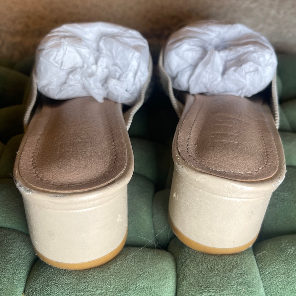 Elegant Beige Mules - Picture 3 of 5